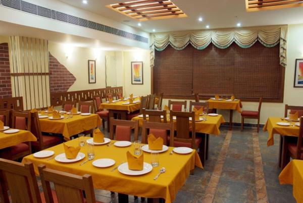 P R Pride Inn Pondicherry Exteriör bild