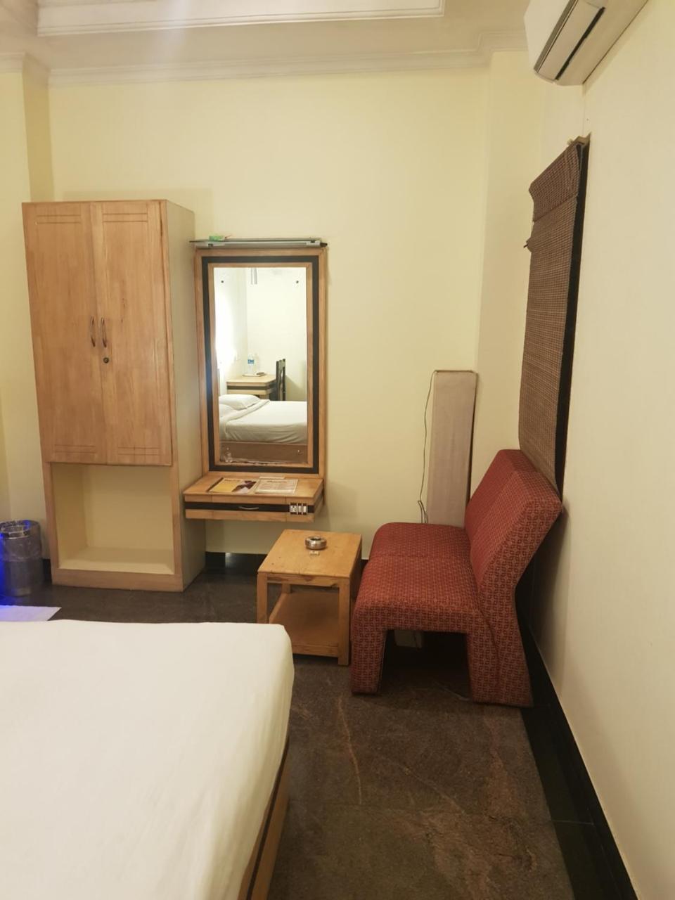 P R Pride Inn Pondicherry Exteriör bild